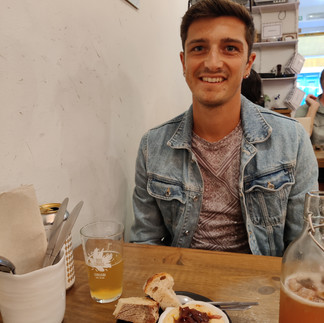 Chris enjoying a cold beer and starter and the rustic, cosy atmosphere at O'Gambuzino
