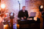 Hochzeits DJ aus Dresden Sascha Juranek beim mixing als DJ.jpg