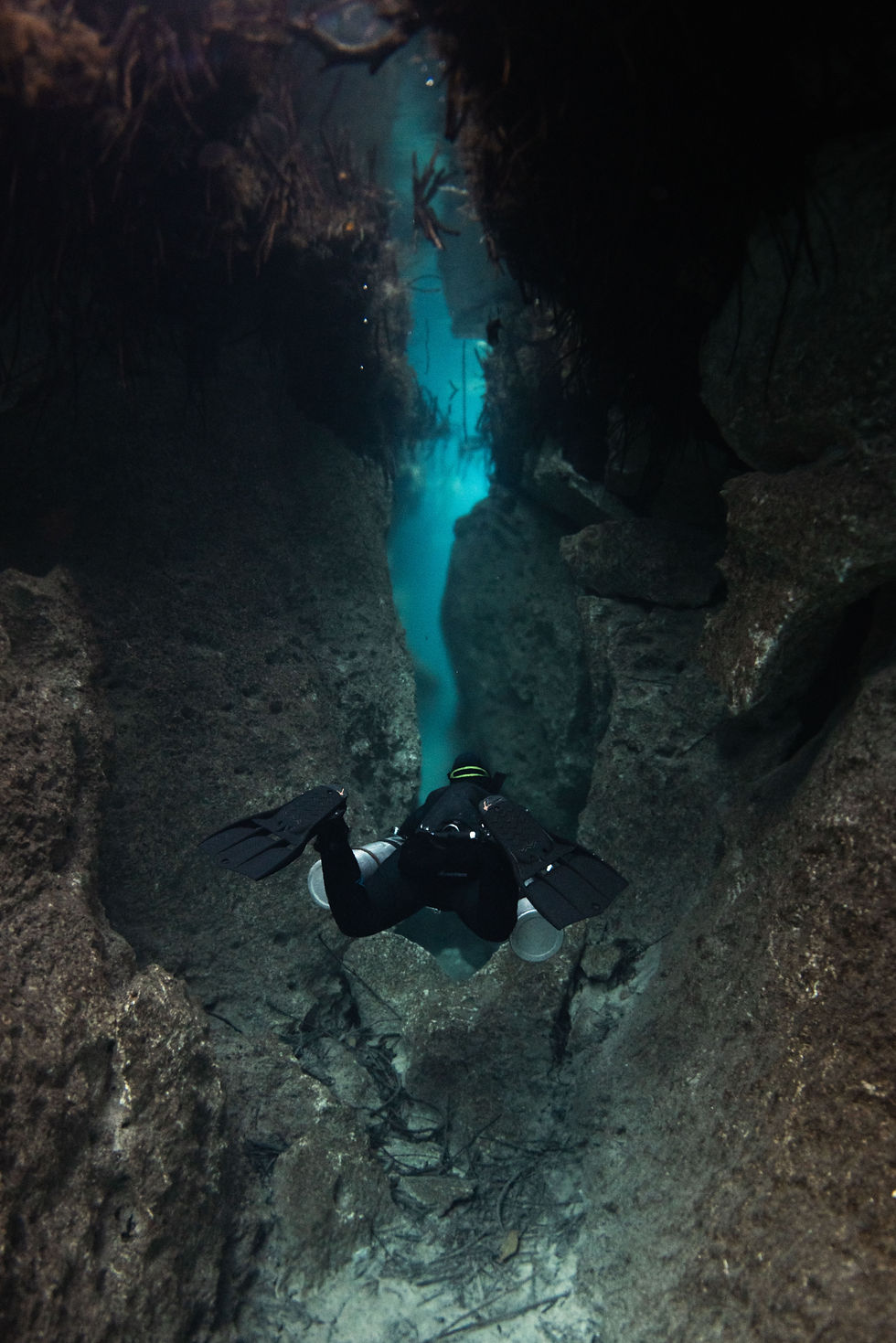 Crack passage Casa Cenote