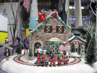 Department 56 Christmas Lane Series: "Santa's Wonderland House"