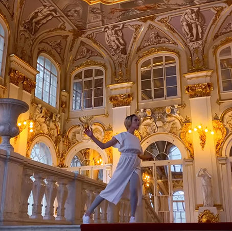 APPLE ИЗПЪЛНИХА   МАНИАКАЛЕН ПРОЕКТ В ЕРМИТАЖА