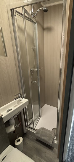 cs2 shower