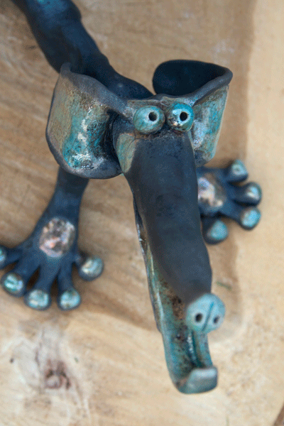 Yawn, stretch ceramic dog pottery 01