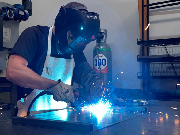 Fabrication d'un présentoir de Euromon PLV.