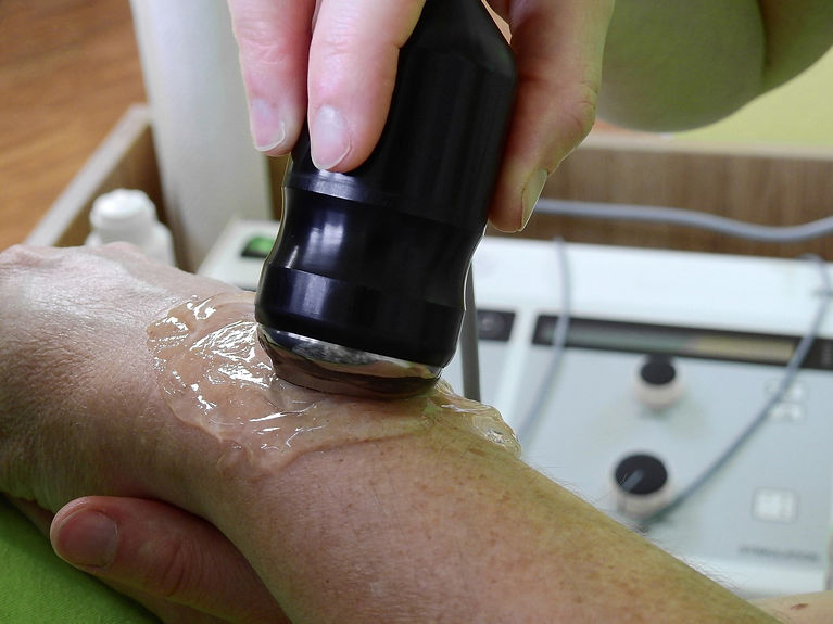 physiotherapy-3082367_1920.jpg