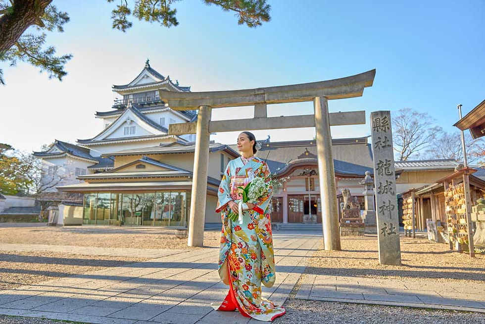 鳥居と和装花嫁