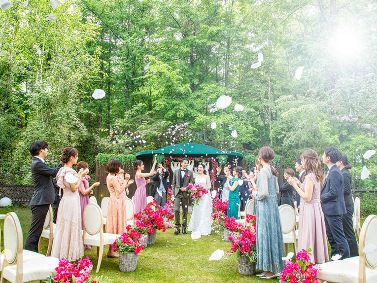リゾートガーデンの挙式の様子