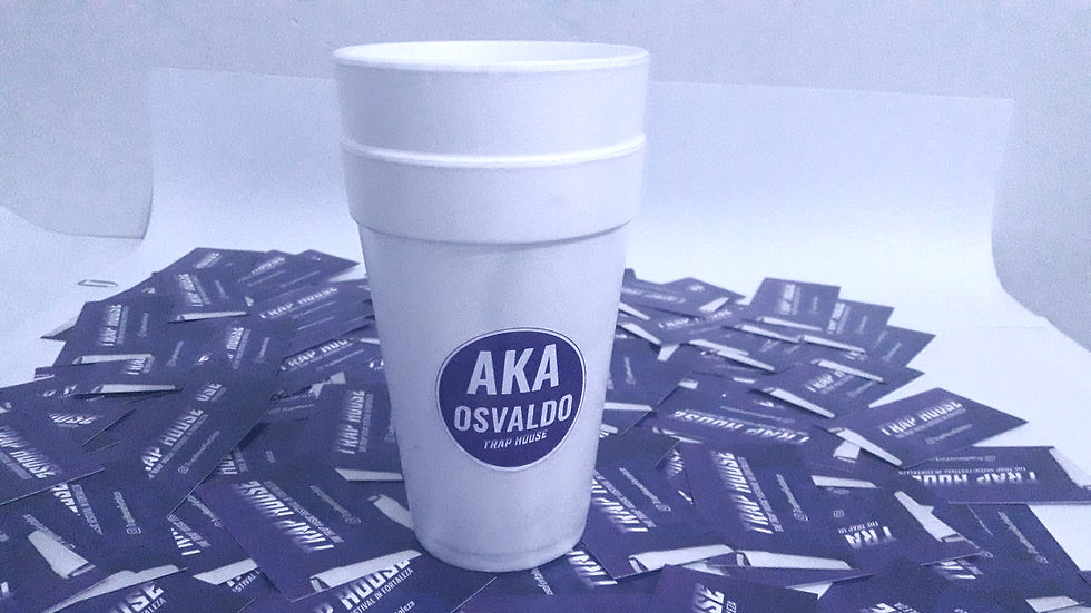 Double Cup entregue aos participantes do evento. Aqueles que compravam ingresso camarote recebiam o copo com o seu nome.