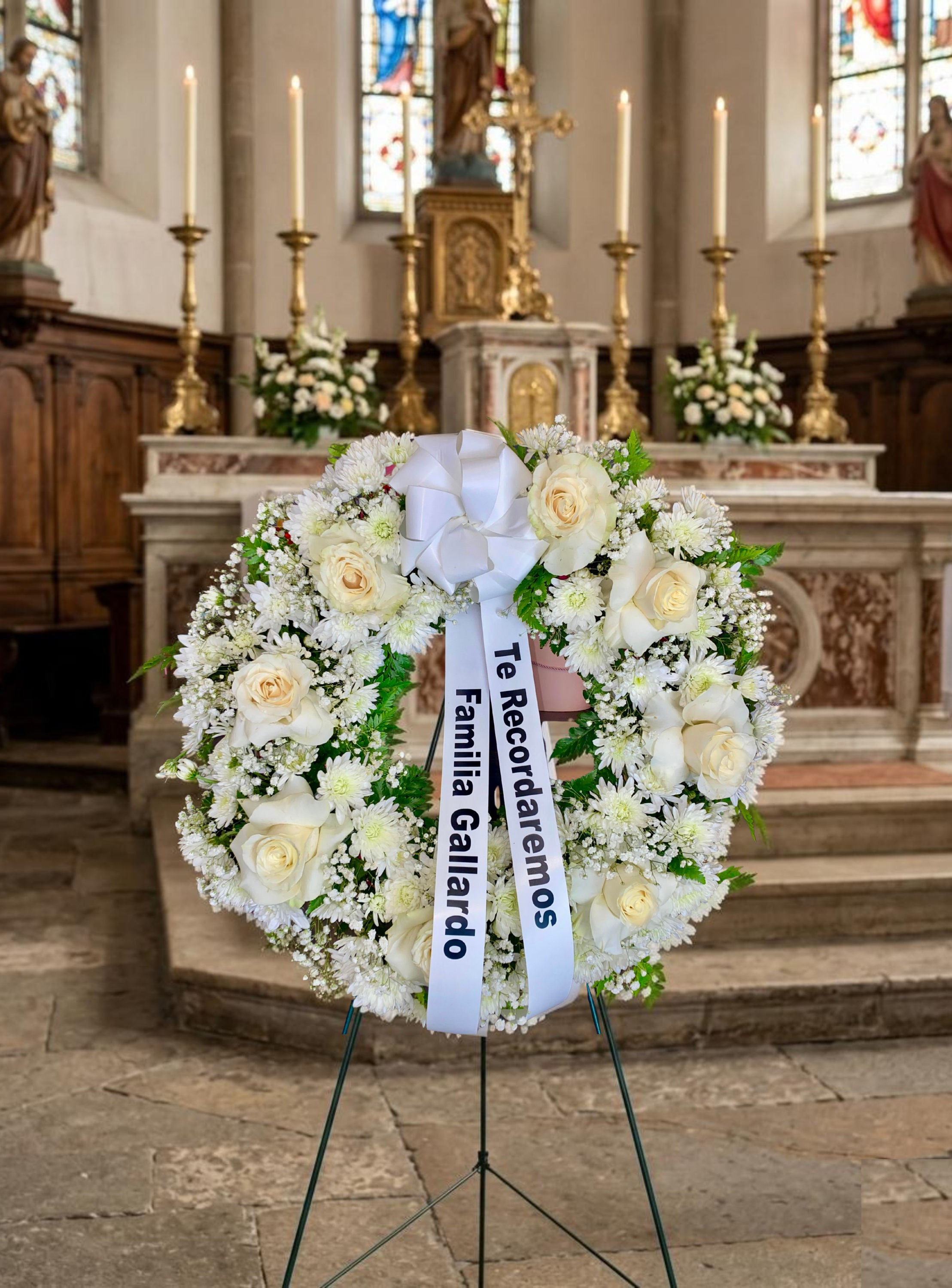 Corona fúnebre mediana de 22"