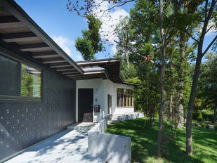 『 雪窓湖の家 』 / 泉 幸甫