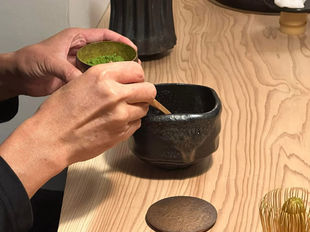 黒楽四方茶碗(檜垣 良多 作)/ 萱沼 宏記