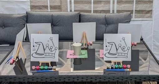 Thumbnail: Custom canvas and Easel