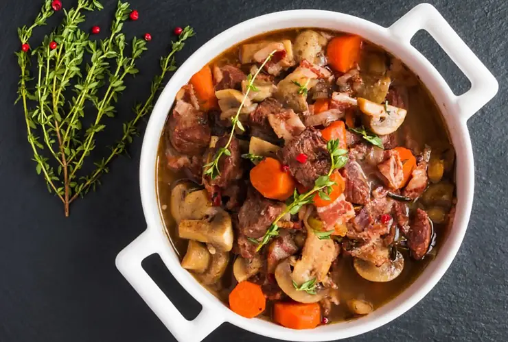 Le boeuf bourguignon, un classique de la gastronomie française.