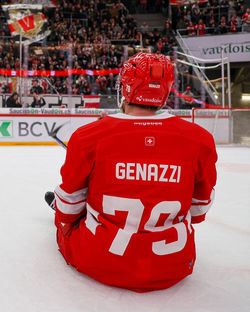 Le Lausanne HC honore Joèel Genazzi en retirant son maillot 2