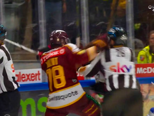 Le Genevois Pouliot envoie son poing dans la figure de l'arbitre