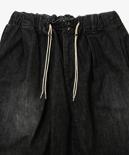 circular short pants black denim damaged | Sillage 2024