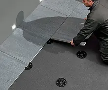 Terases flīžu ieklāšana uz balstiem (paceltās grīdas sistēma)