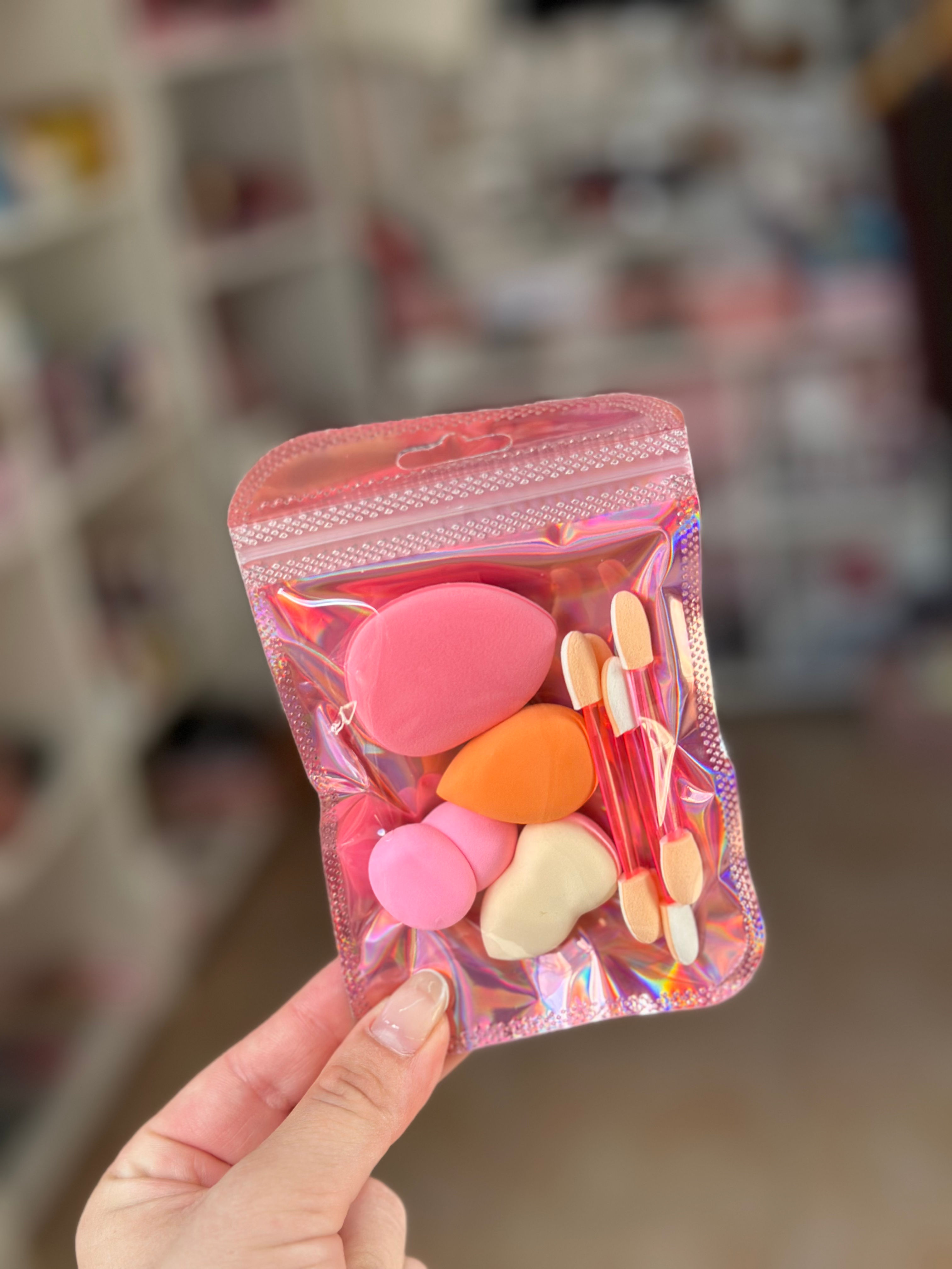 Kit con esponja dedal, 3 mini blender y 3 brocha de sombras 