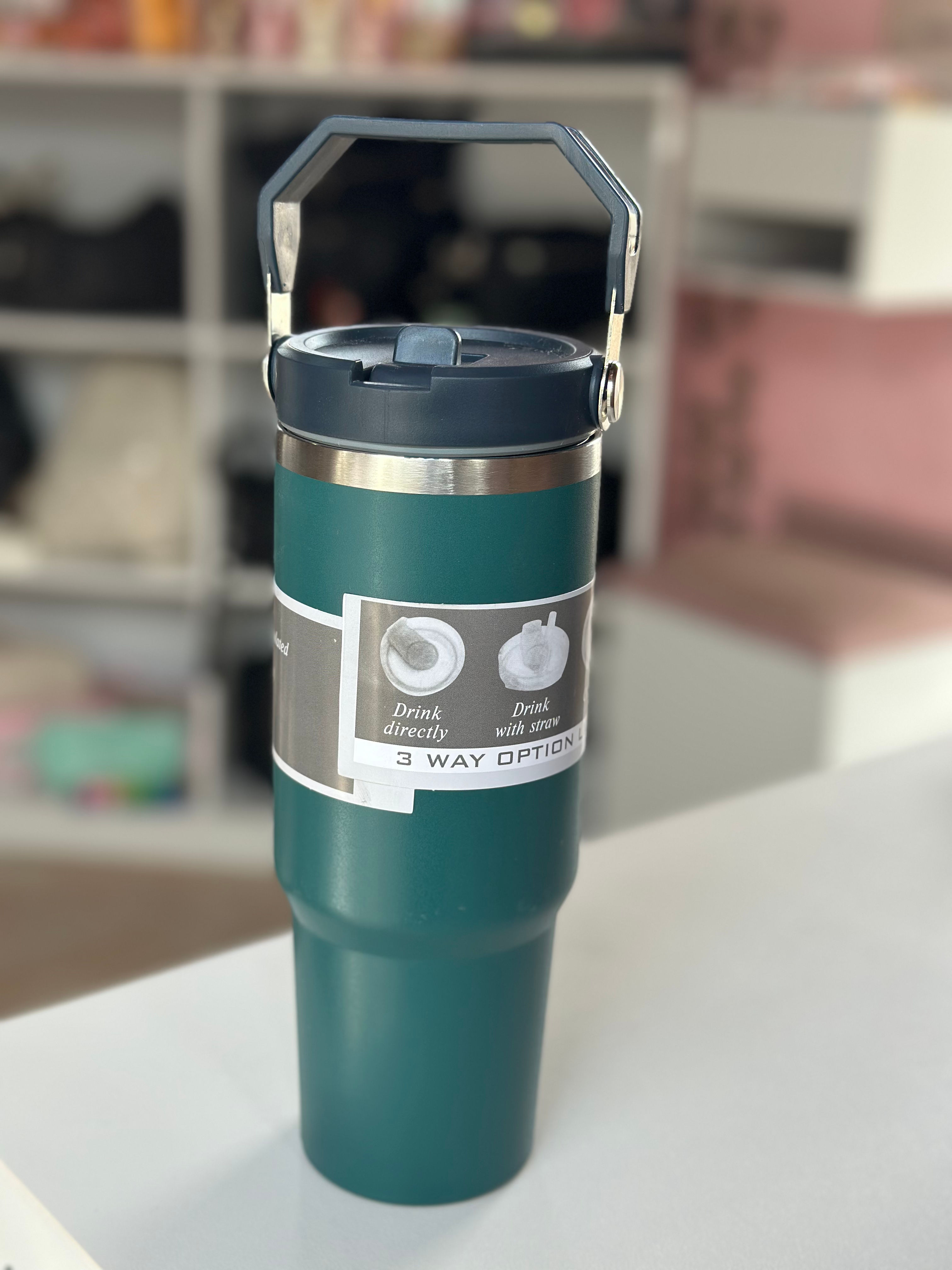 Vaso térmico tipo Stanley verde oscuro (con cerradura anti derrame)