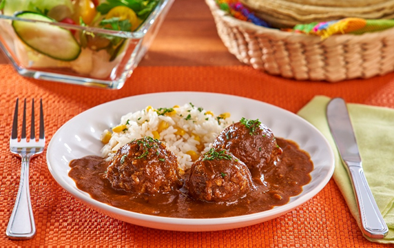 Albóndigas infernales en chile pasilla