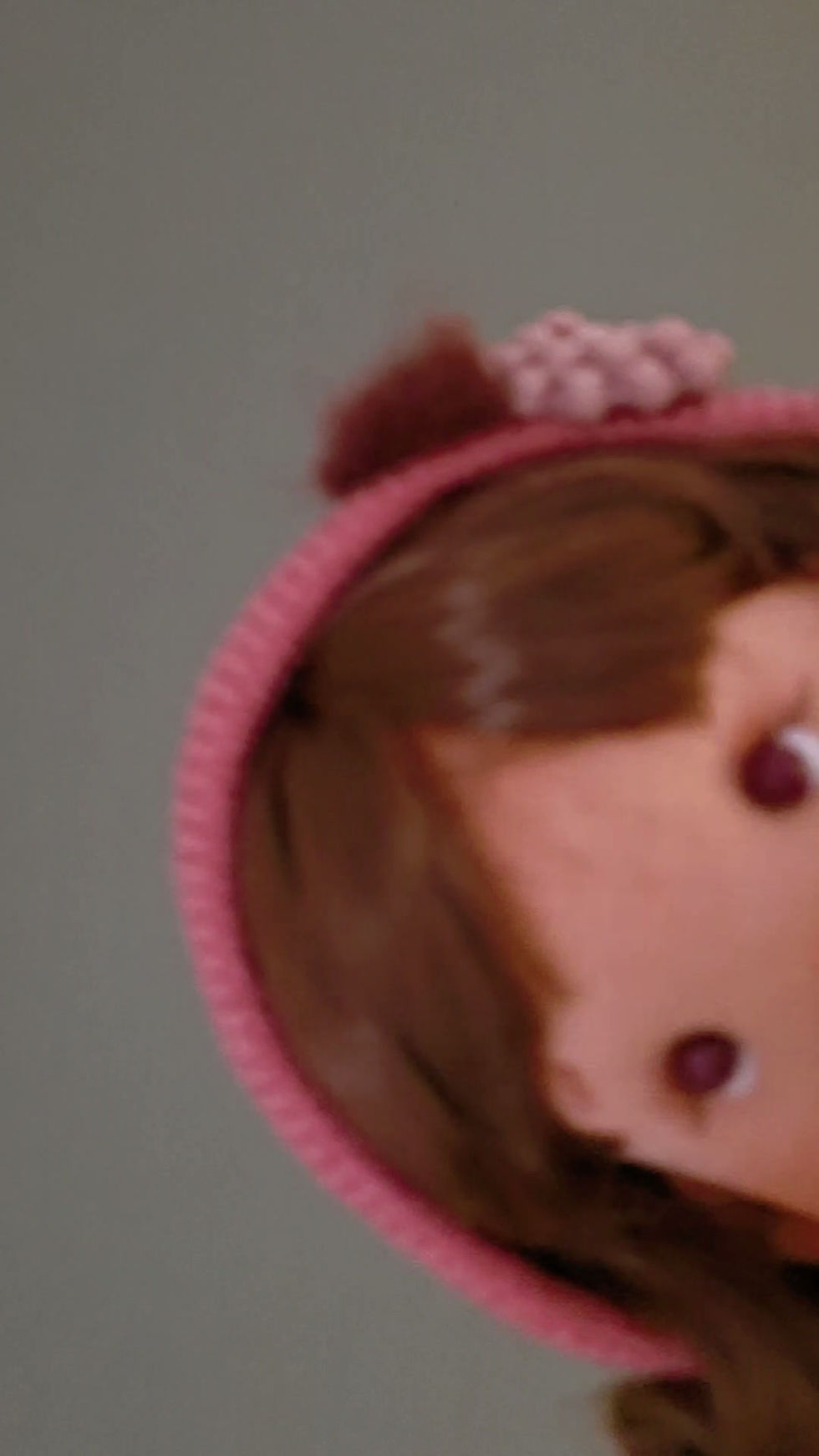 Miniatura: Mini Bebê C Castanho Roupas Amarelas