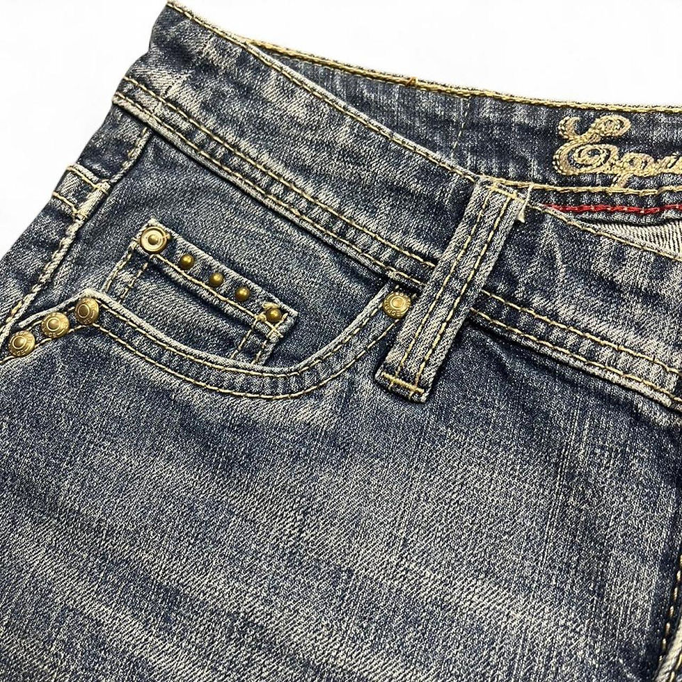 Thumbnail: Espirit Capri Trouser Close Up