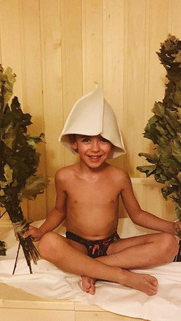 🌿Наш маленький, но очень серьезный банщик, предпочитает париться исключительно с веником!