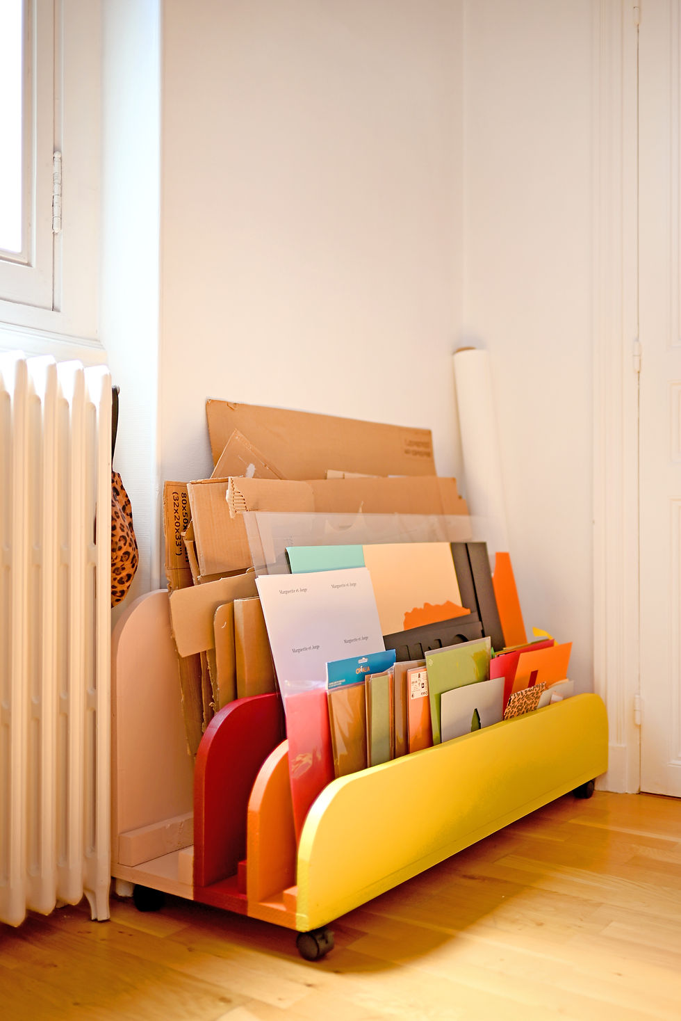 range fourniture en bois sur roulette