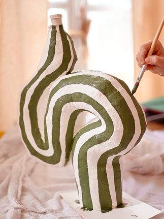 peindre les rayures du pied de lampe diy