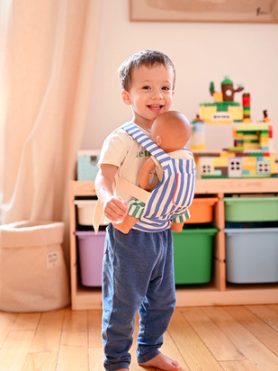 PATRON GRATUIT – Coudre un porte-bébé pour poupon pour les minis qui adorent jouer aux grands !