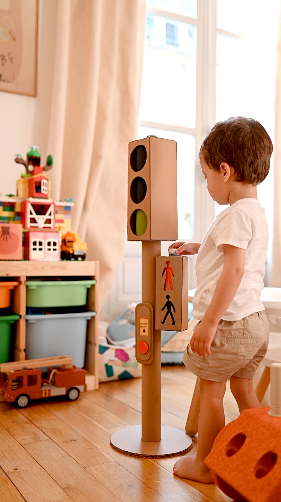 DIY Upcycling - Fabriquez un Feu Tricolore en Carton, un DIY ludique, fun et coloré !🚦 