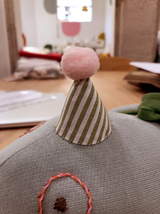 etape 3 la couture du chapeau de la baleine