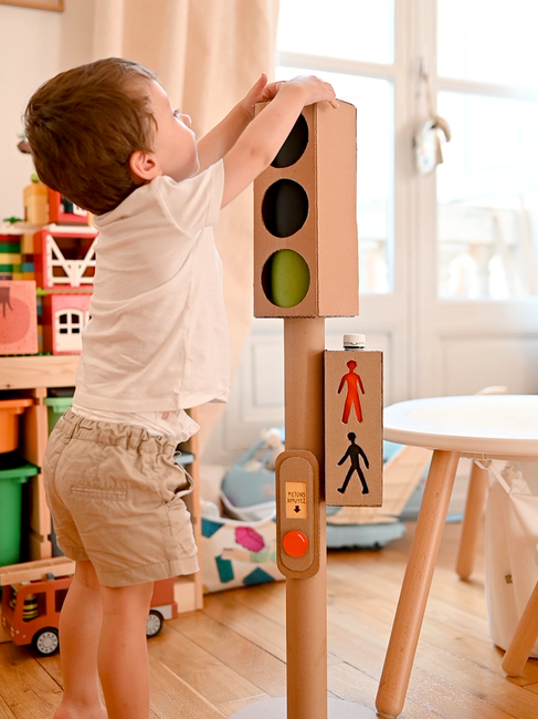 feu rouge en carton pour enfant