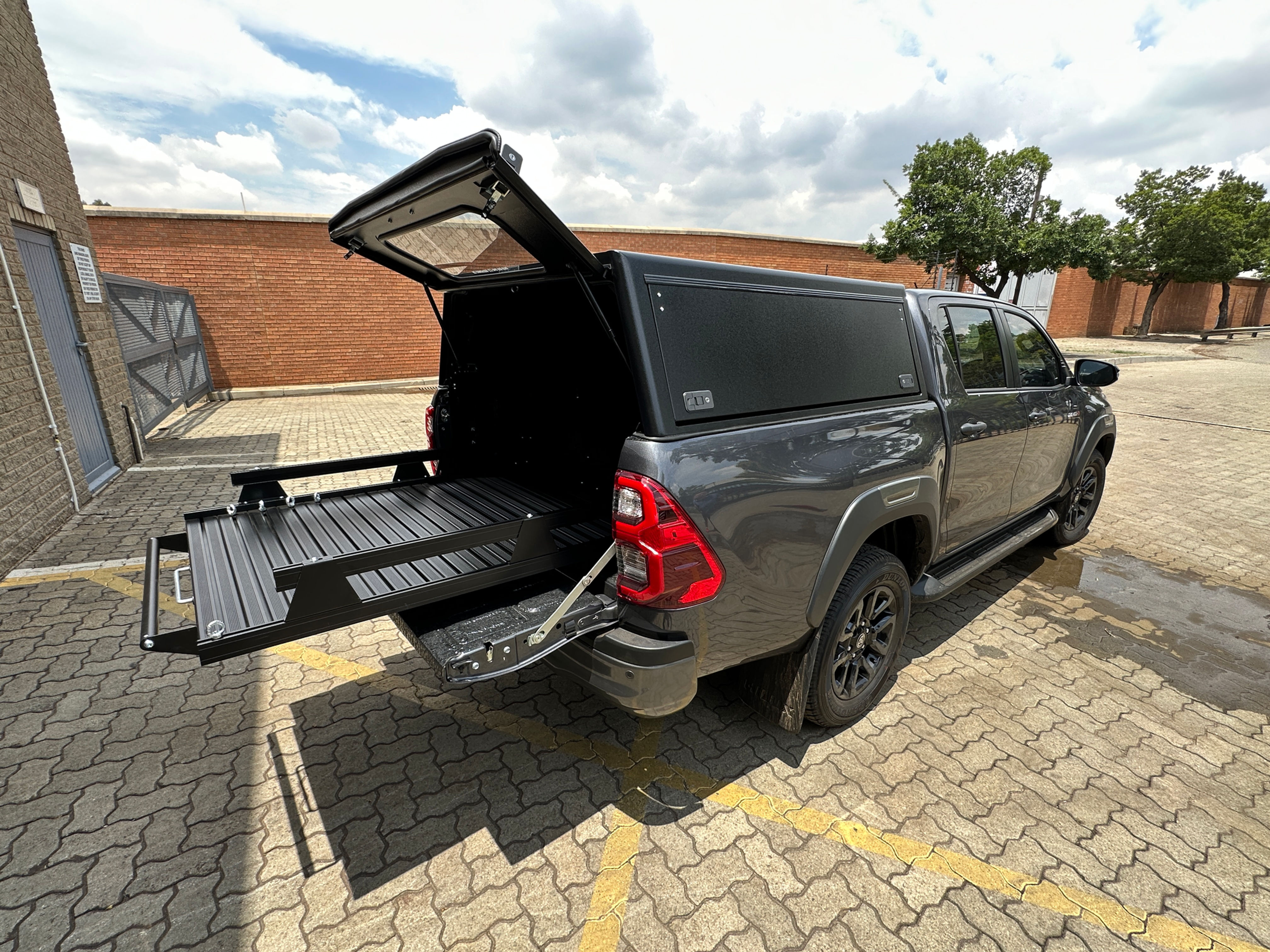 Toyota Hilux Revo DC Loadslider