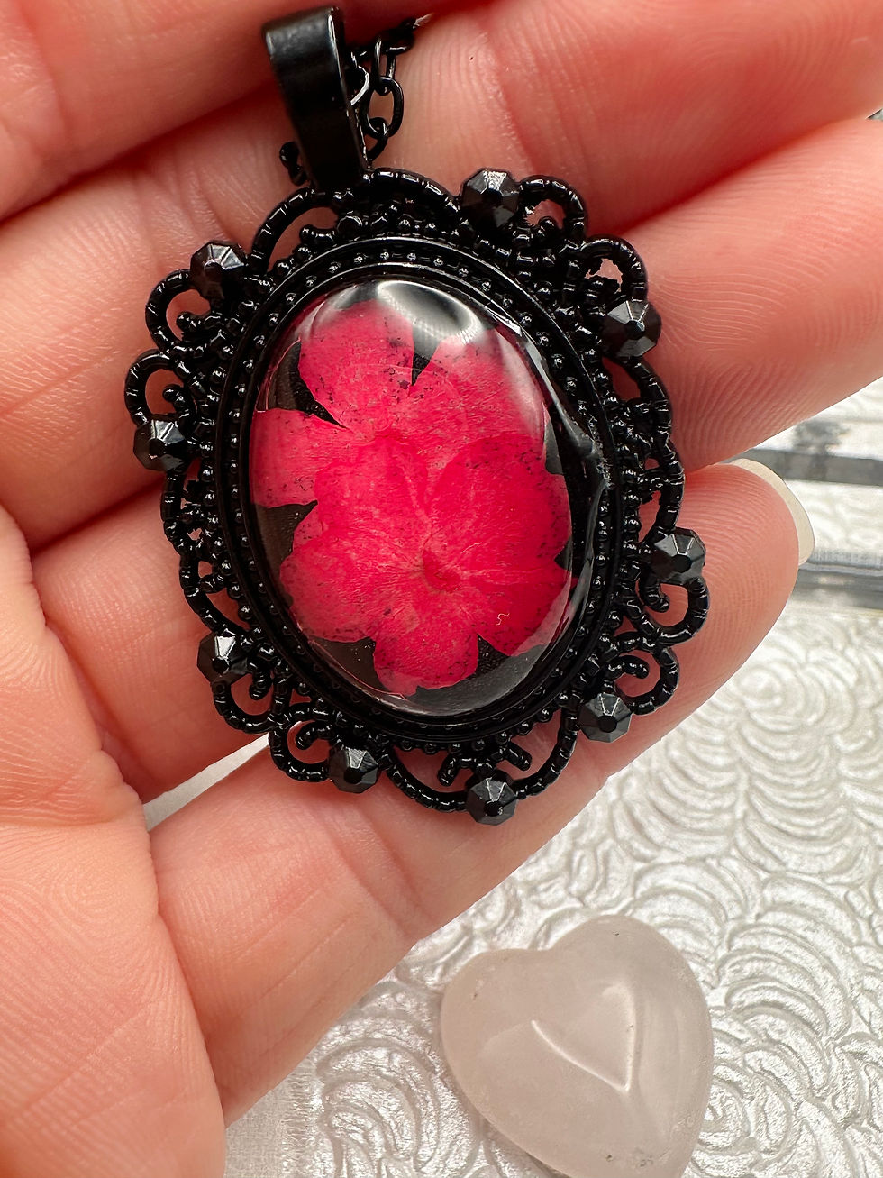 Thumbnail: Black Vintage Style Flower Necklace 
