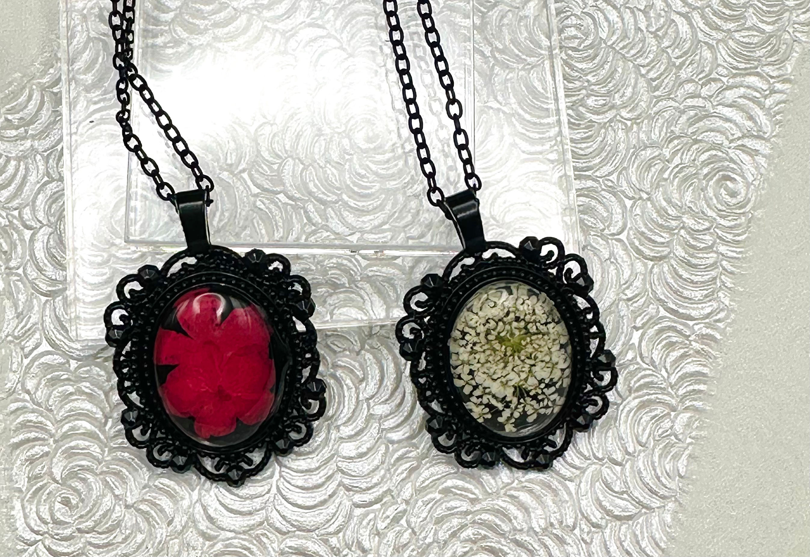 Black Vintage Style Flower Necklace 