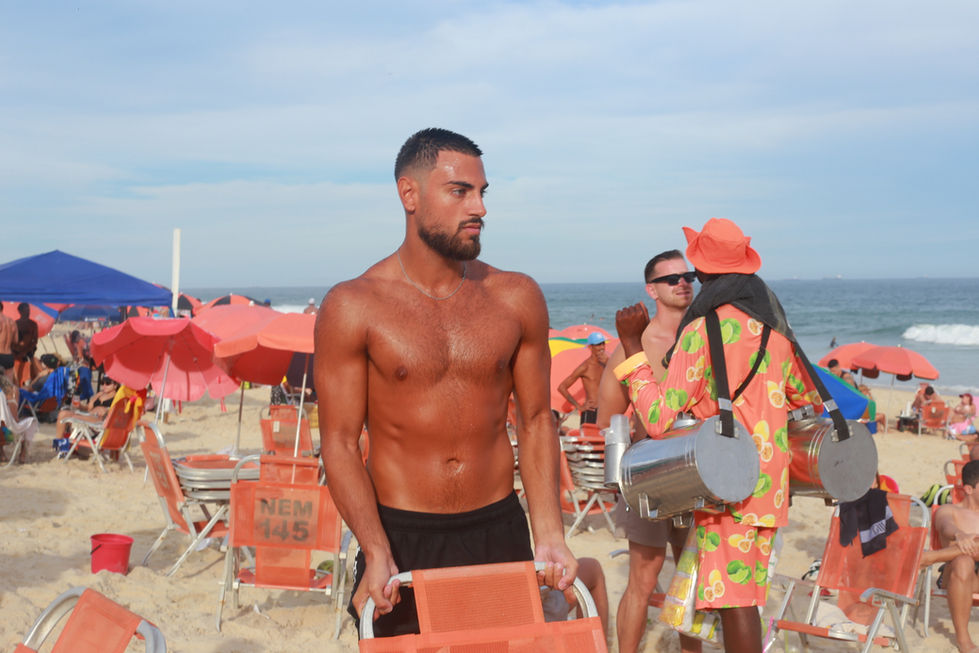 Photo d'un mannequin sur une plage de Rio de Janeiro