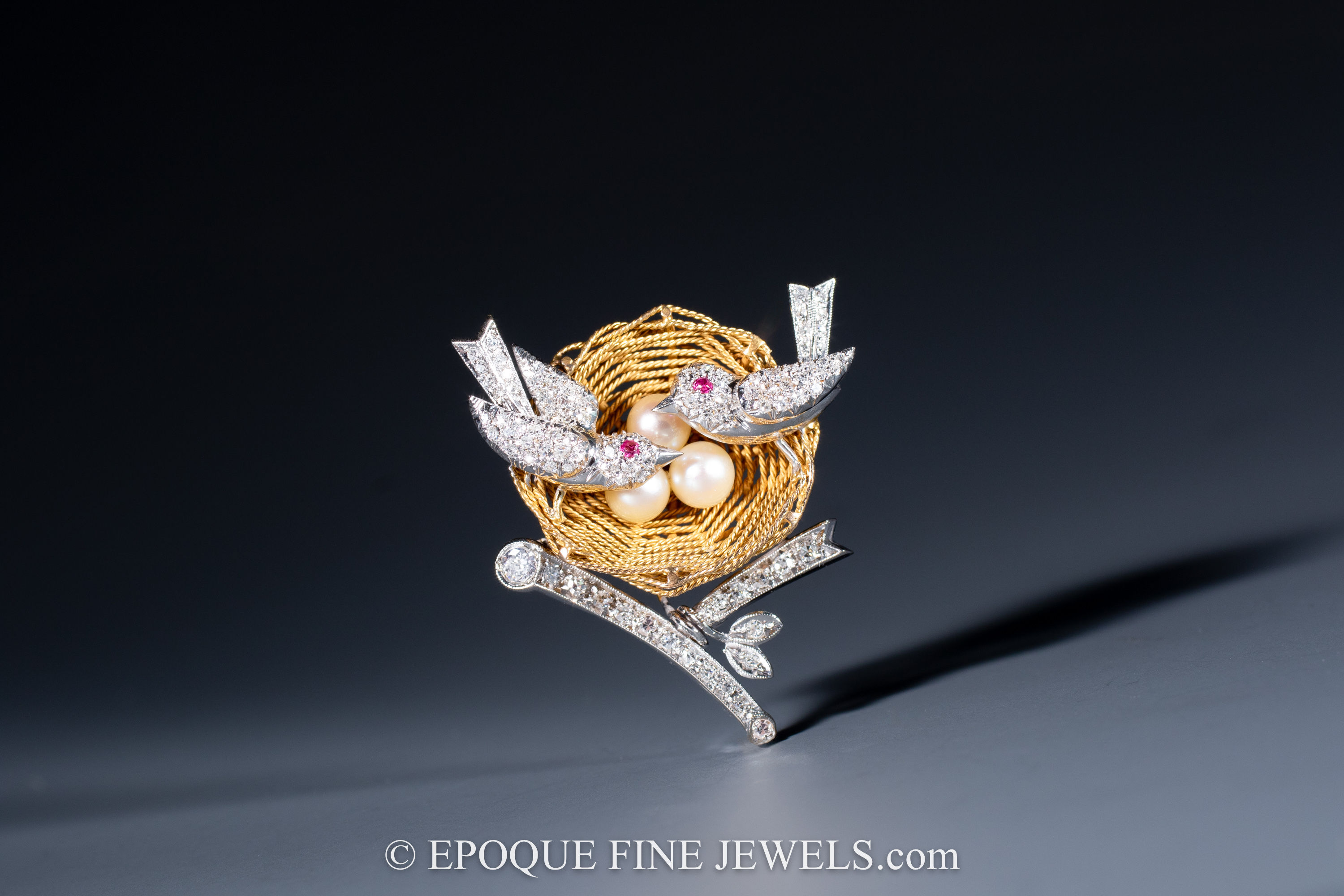 An exquisite gem-set bird brooch depicting a delicate bird’s nest