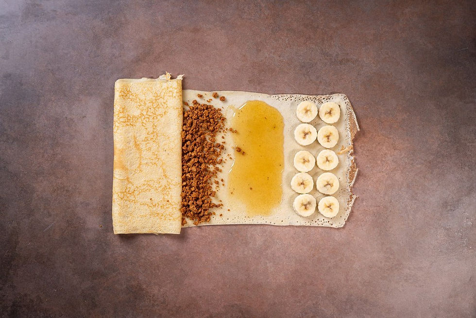 La Eva : Crêpe sucrée à la Banane avec du miel et du spéculoos en morceau