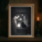 Illustration gothique Maison des Lumières Perdues avec fantômes, chat noir et lanternes lumineuses dans une vitrine hantée