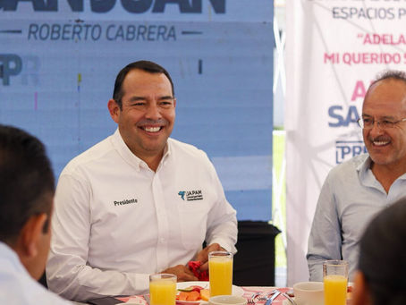 Roberto Cabrera elogia el esfuerzo de los empleados de JAPAM en beneficio de las familias.