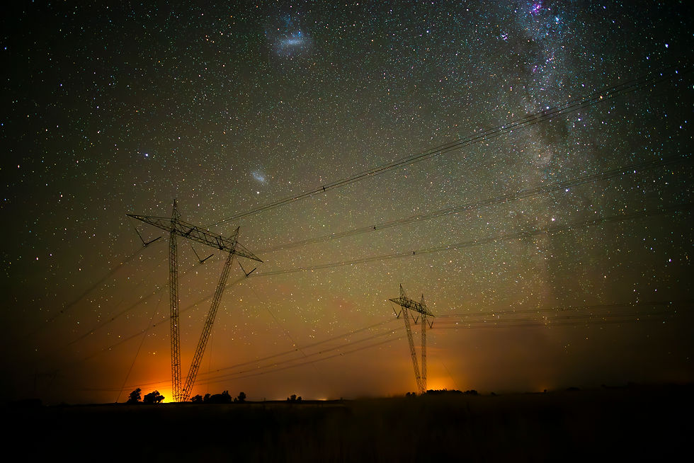 vecteezy_high-voltage-power-line-in-a-nocturnal-landscape-la-pampa_26201021.jpg