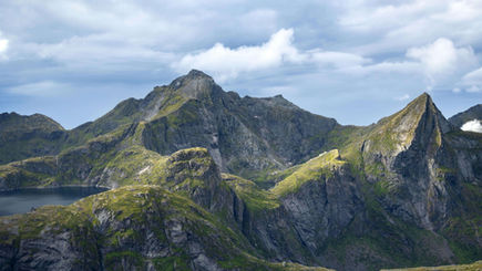 Lofoten-trekking-Bergwelt