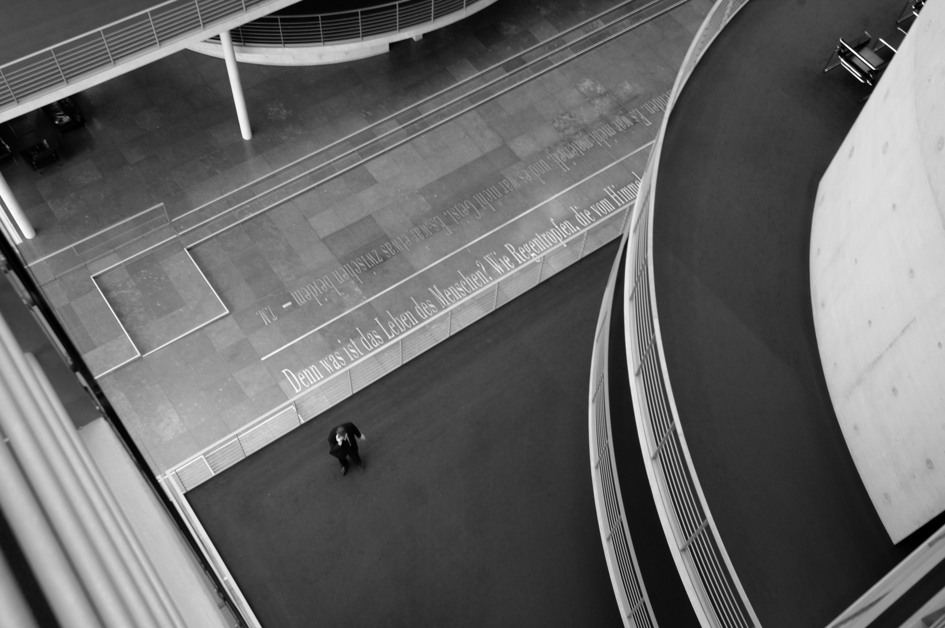 04_Bundestag_Vogelperspektive_neu.gif