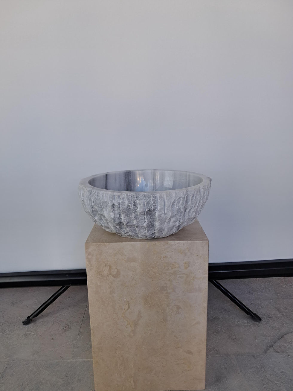 Küçük resim: Rustic Lilac Marble Stone Sink, Hand-Chiseled Round Vessel Basin, Luxury Bathroo