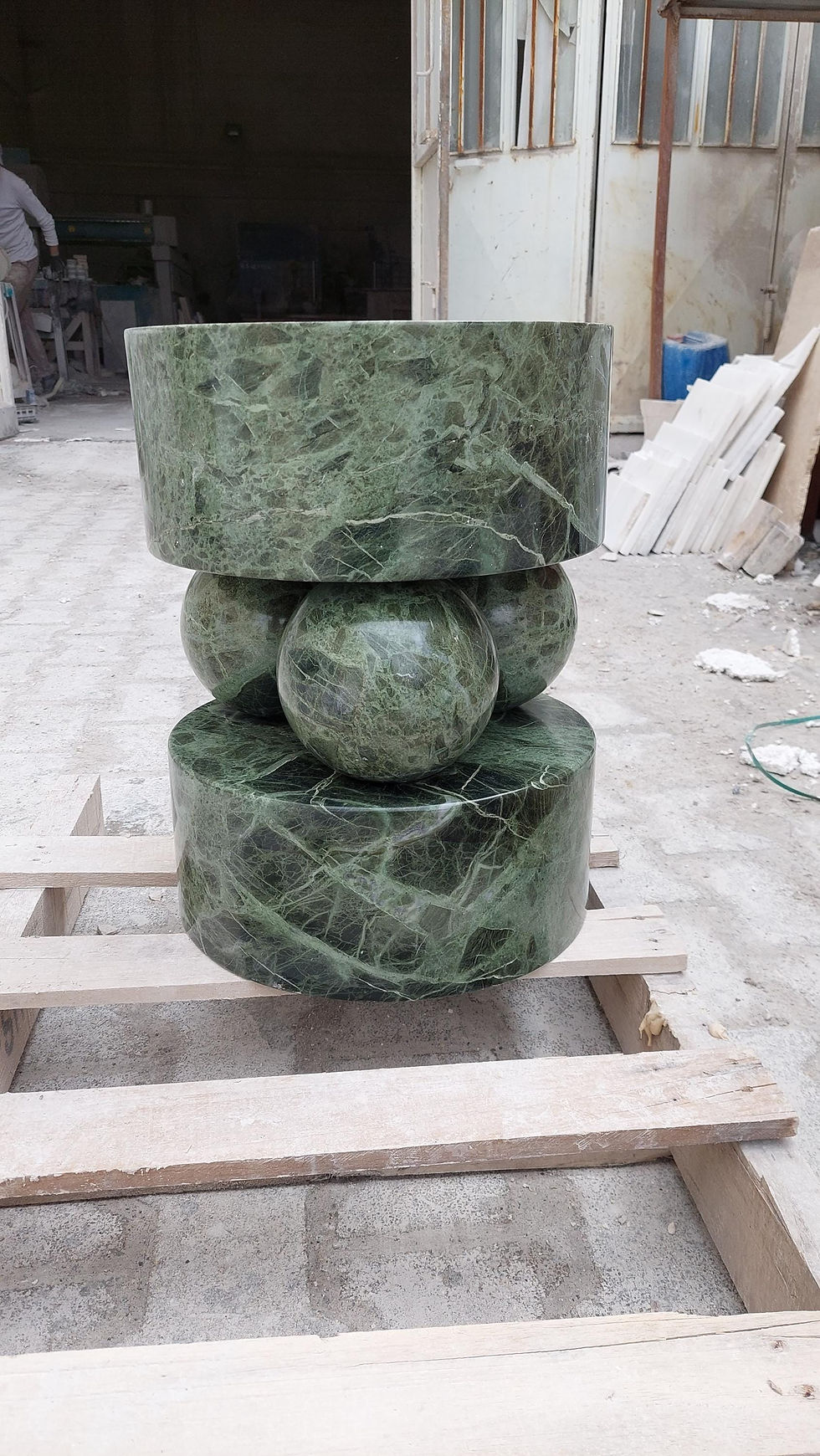 Küçük resim: Green Marble Coffee Table, Handcrafted natural Stone Table, Sculptural Side Tabl