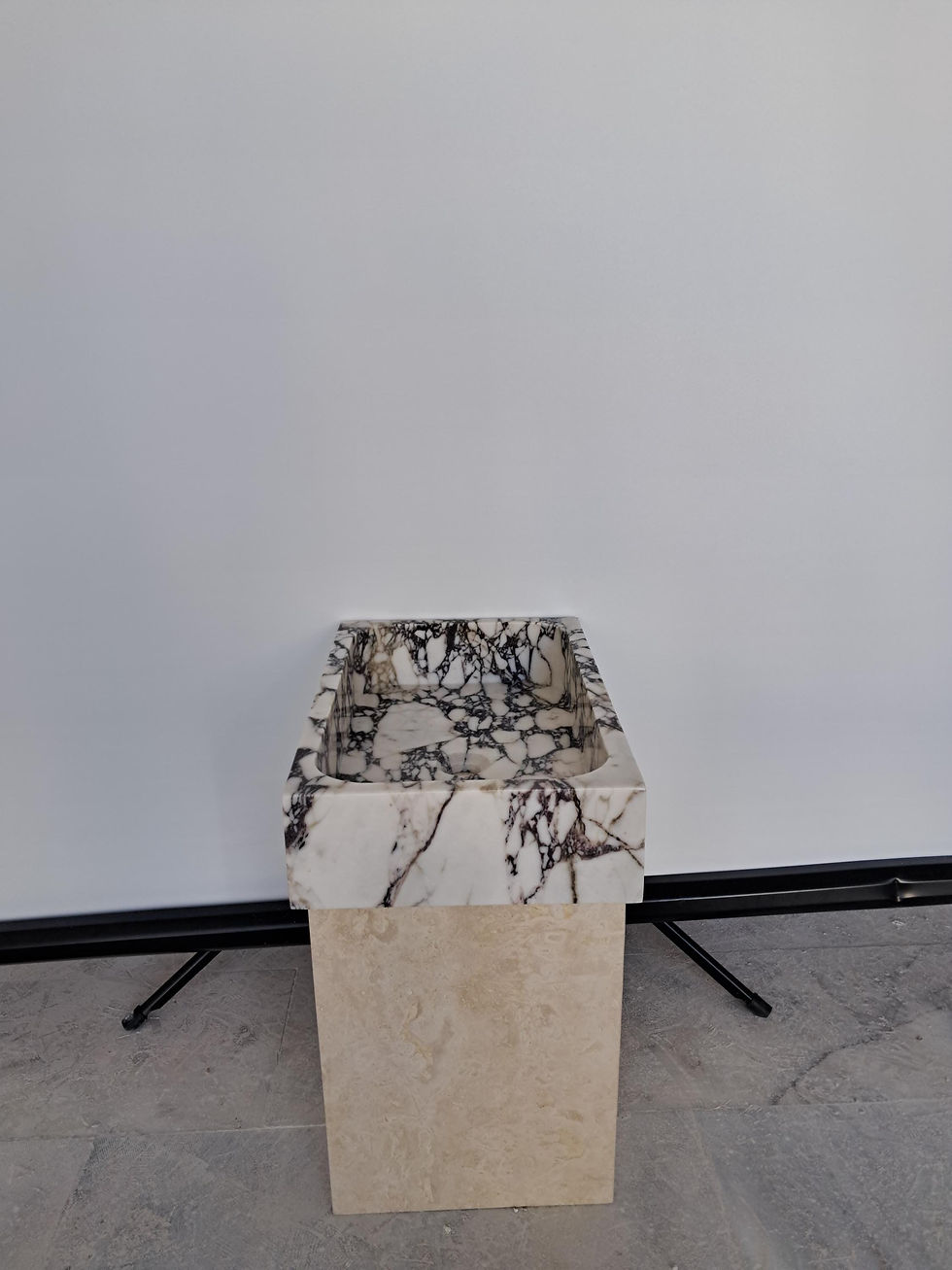 Küçük resim: Handcrafted Calacatta Viola Marble Sink, Rectangular Design, Luxury Bathroom Bas