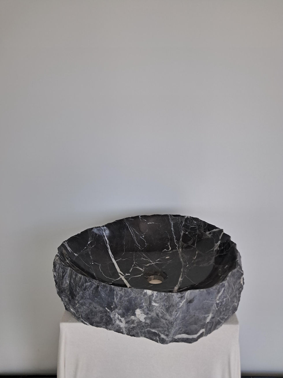 Küçük resim: Handmade Alexandrette Black Marble Vessel Sink