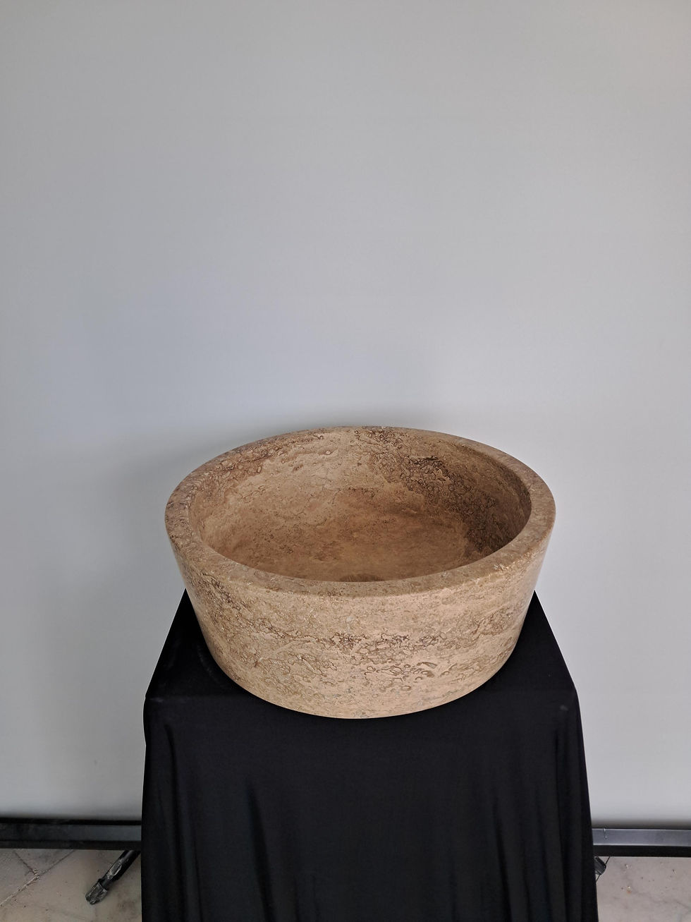 Küçük resim: Handmade Noche Travertine Vanity Sink, Luxury Bathroom Basin, Natural Stone Wash