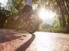 rehabtraning-med-cykling-vid-gonartros.avif